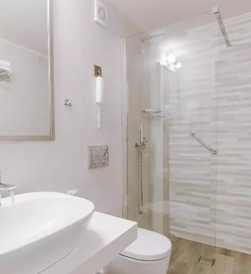 سوئیت جونیور با چشم‌انداز باغ, Akti Taygetos Conference Resort