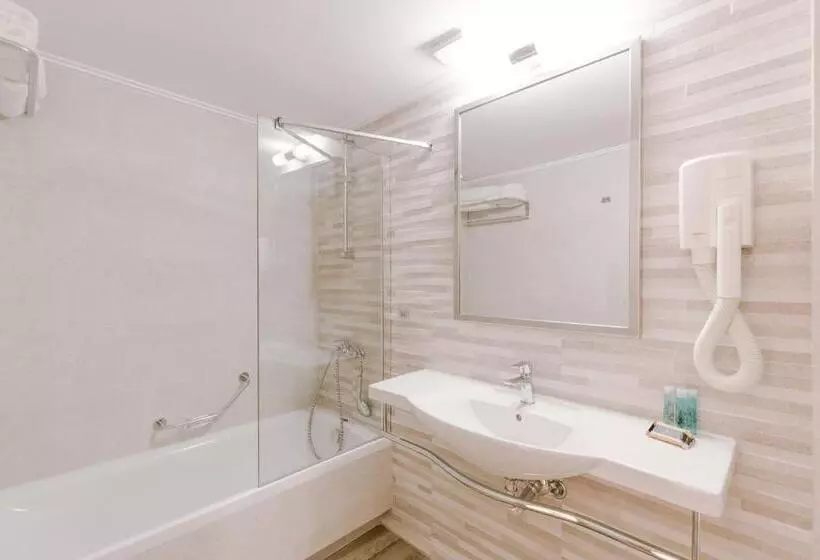 Family flat with garden view, Akti Taygetos Conference Resort