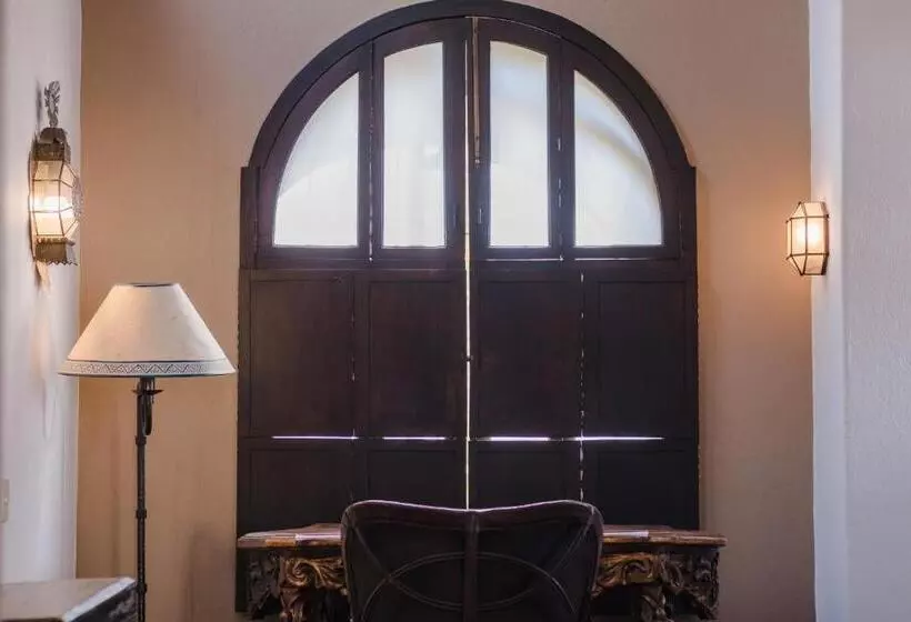 سوییت جونیور, Casa Liza