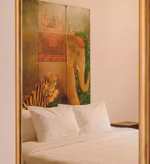 سوئیت مستر, Casa Liza