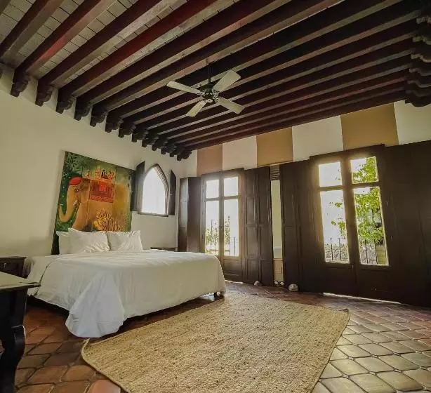 سوئیت مستر, Casa Liza