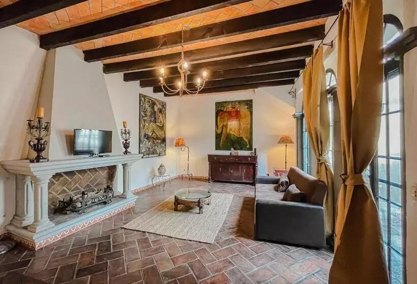 سوئیت مستر, Casa Liza