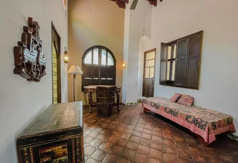 سوئیت مستر, Casa Liza