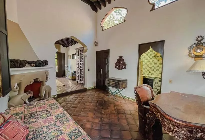 سوئیت مستر, Casa Liza