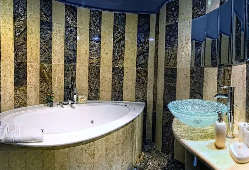 デラックススイート, Civitas Suites