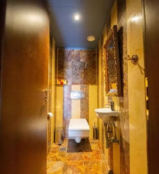デラックススイート, Civitas Suites