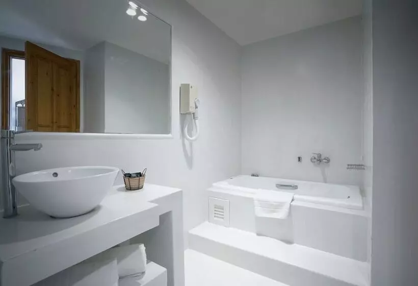 سوییت جونیور با چشم‌انداز دریا, Gloria Maris Hotel Suites And Villa