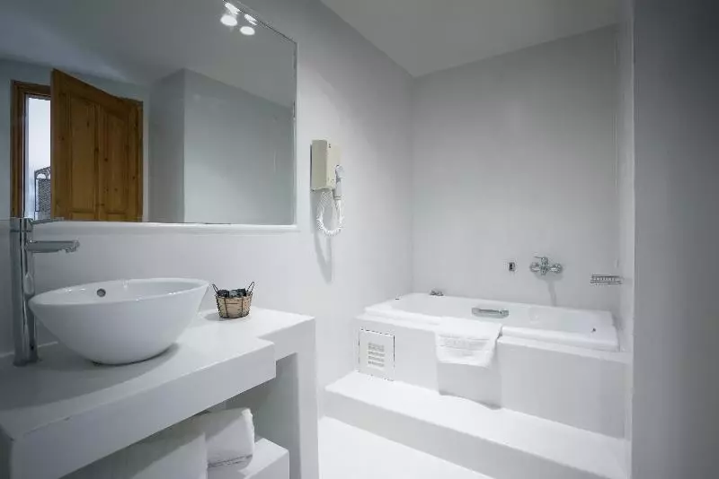 سوییت جونیور با چشم‌انداز دریا, Gloria Maris Hotel Suites And Villa