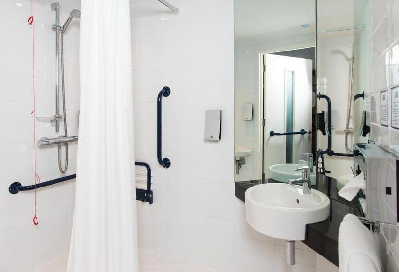 Номер Стандарт Адаптированный для Инвалидов, Holiday Inn Express Tamworth By Ihg