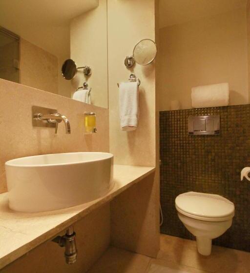 이그제큐티브 룸, Monarch Luxur Infantry Road