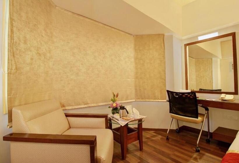 이그제큐티브 룸, Monarch Luxur Infantry Road