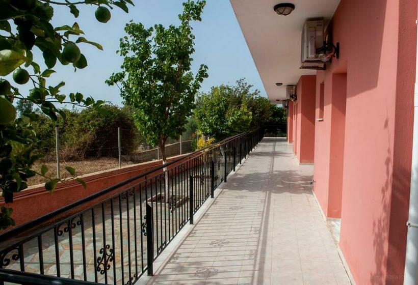 스탠다드 트리플 룸, Paradise Studios