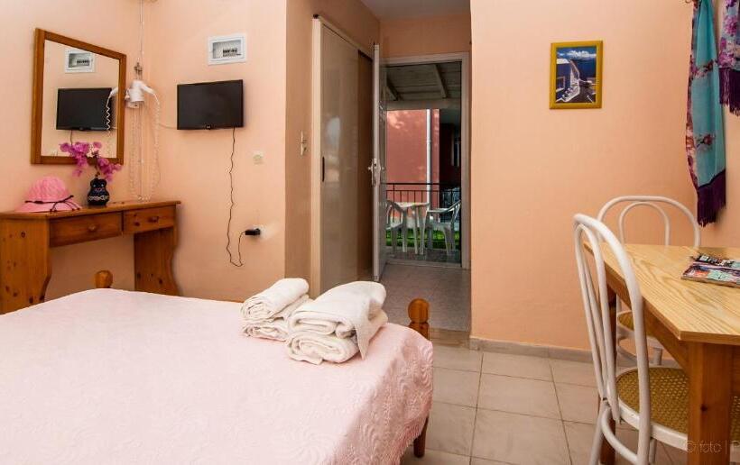 스탠다드 룸, Paradise Studios