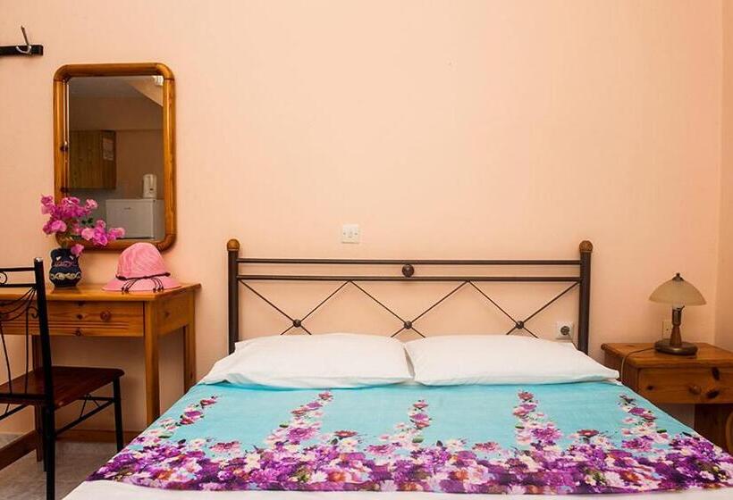 패밀리 룸, Paradise Studios