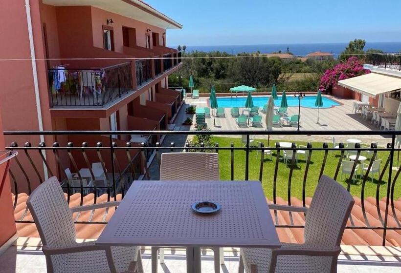 패밀리 룸, Paradise Studios