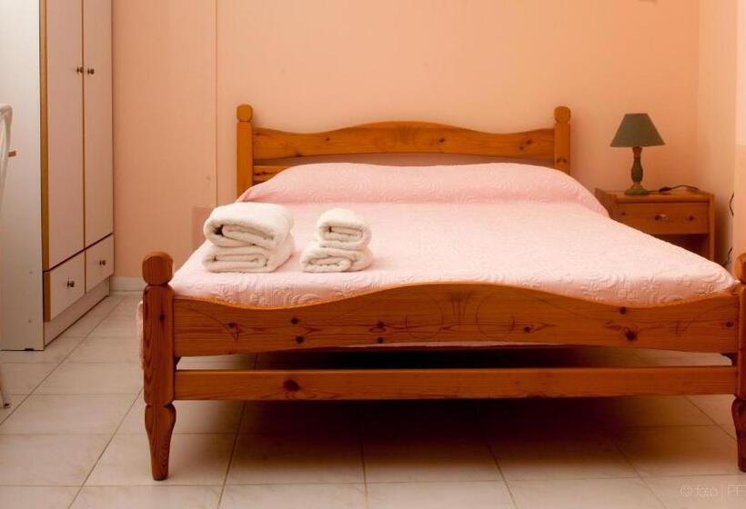 스탠다드 룸, Paradise Studios