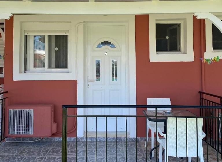 스탠다드 룸, Paradise Studios