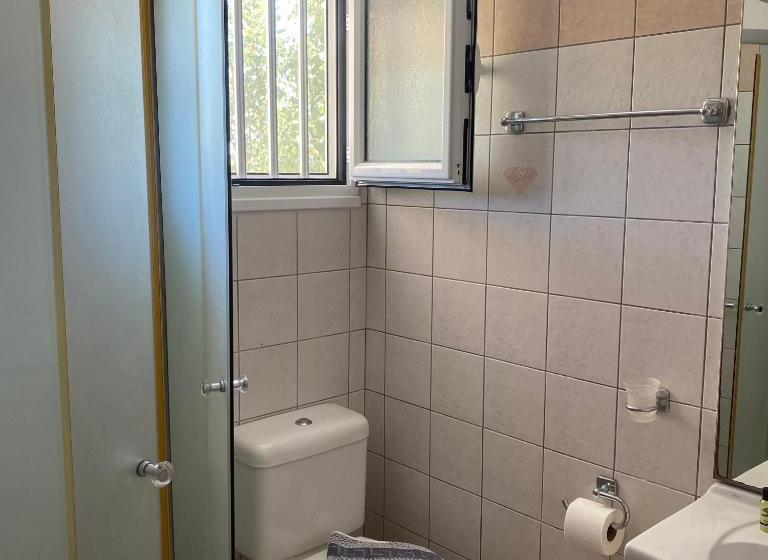 패밀리 룸, Paradise Studios