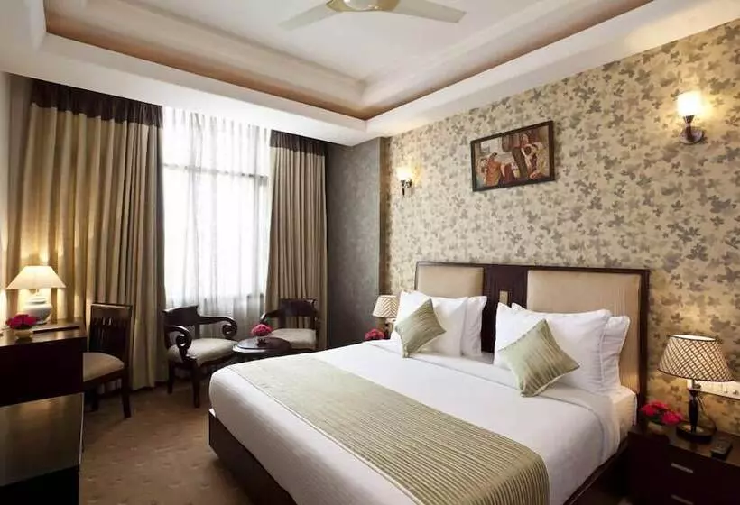Club-huone, Saptagiri