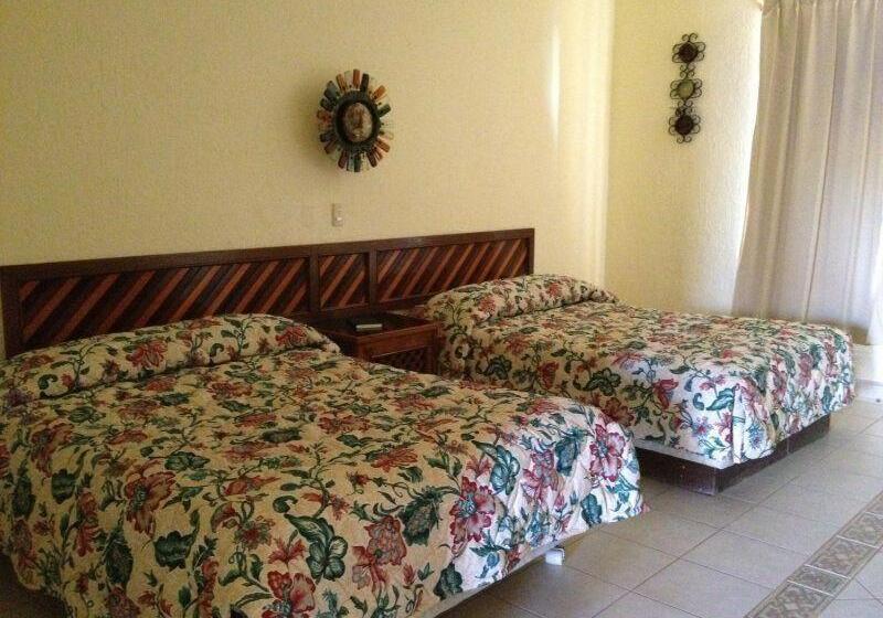 غرفه قياسيه سريرين مزدوجين, The Halfway Inn