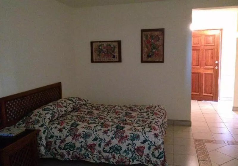 اتاق استاندارد با 2 تخت دوبل, The Halfway Inn