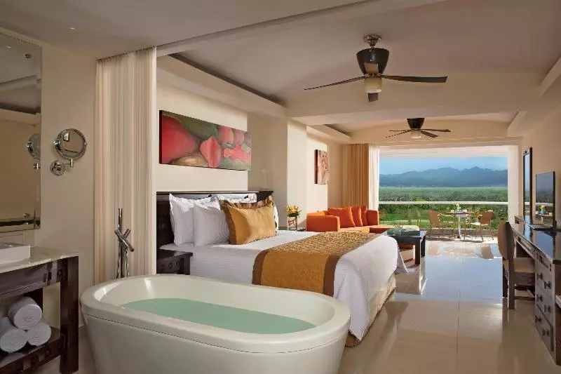 سوئیت جونیور با چشم‌انداز, Fiesta Americana Riviera Nayarit Resort All Inclusive & Spa