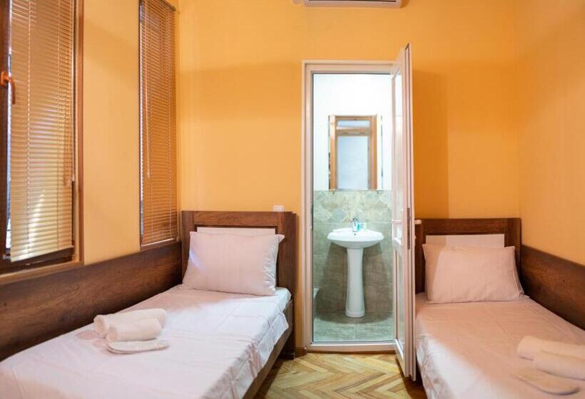 اتاق استاندارد, Bani