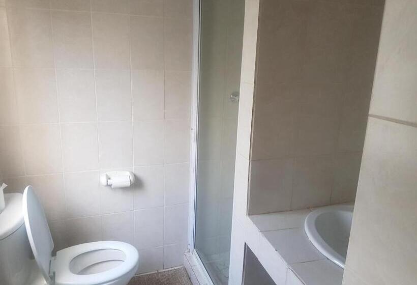 חדר קומפורט לשלושה, Karoo Manor Guesthouse And Restaurant