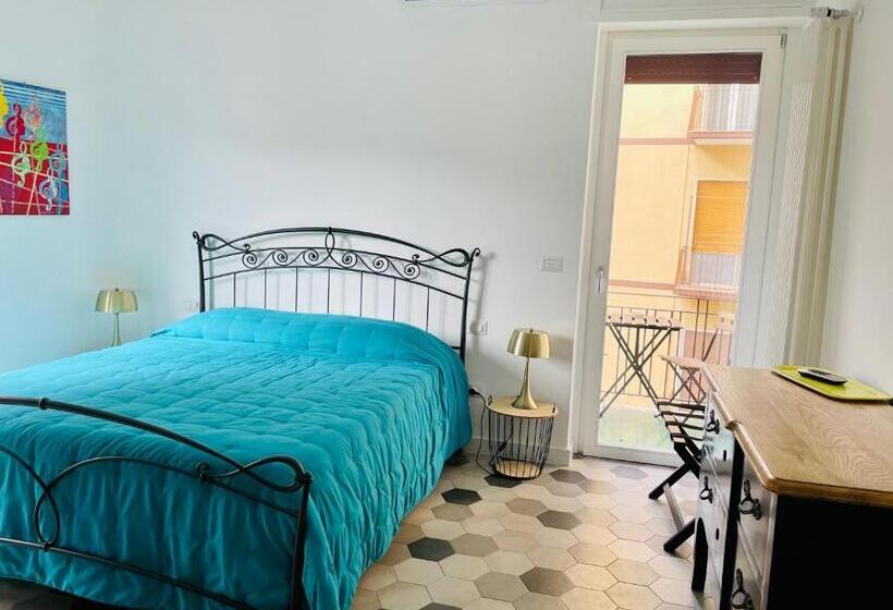 اتاق لوکس, Chiesa Russa