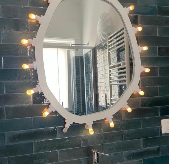 اتاق لوکس, Chiesa Russa