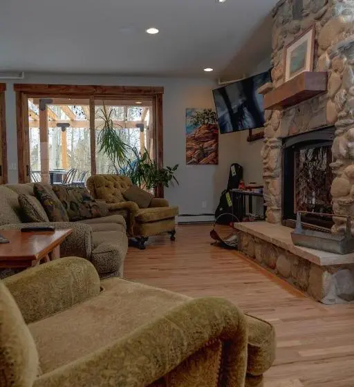 اتاق استاندارد, Clear Creek Inn