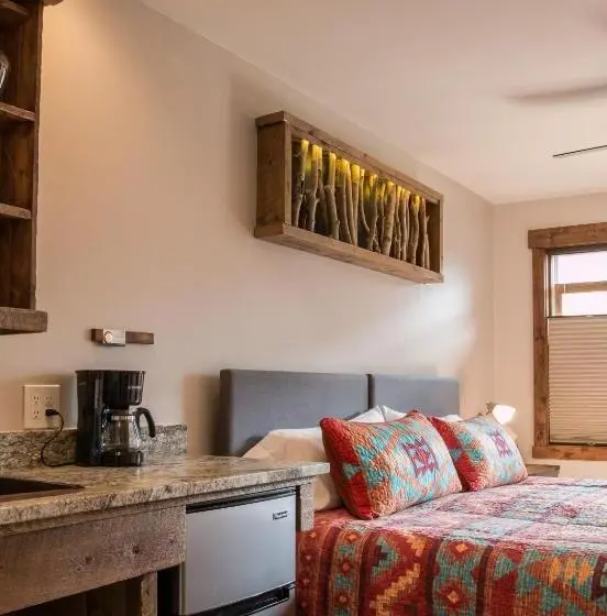 اتاق استاندارد با تخت بزرگ, Clear Creek Inn