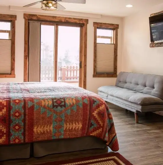 اتاق استاندارد با تخت بزرگ, Clear Creek Inn