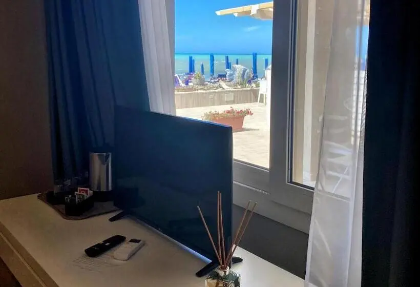 スタンダードインサイドビュールーム, Cecina Beach