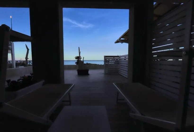 スタンダード４人部屋, Cecina Beach