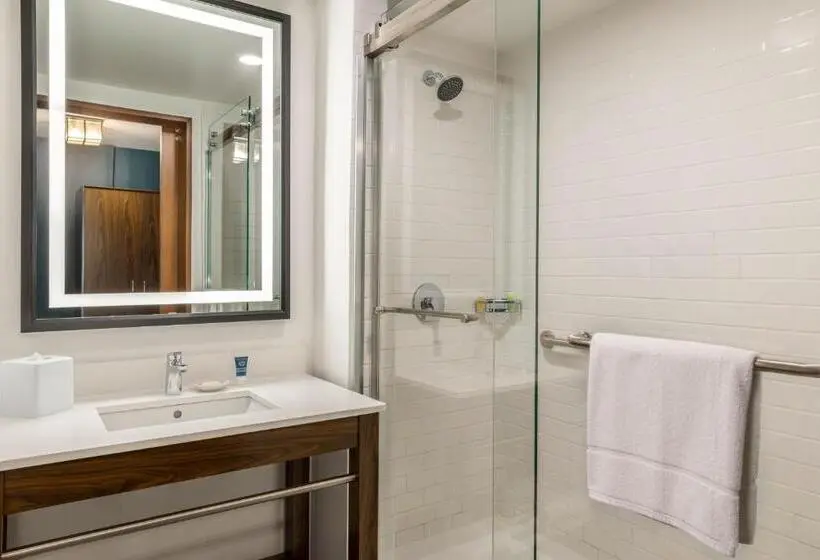 キングサイドベッドのスタンダードワンルーム, Four Points By Sheraton Monterrey Airport