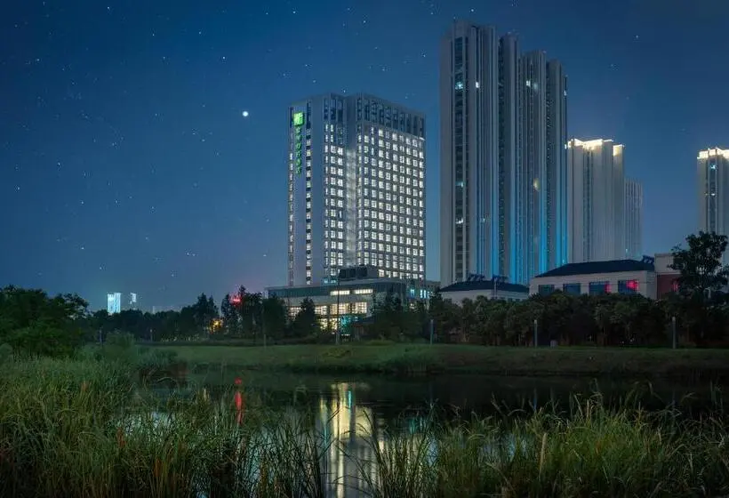 キングサイズベッドのスタンダードルーム, Holiday Inn Fuyang, An Ihg