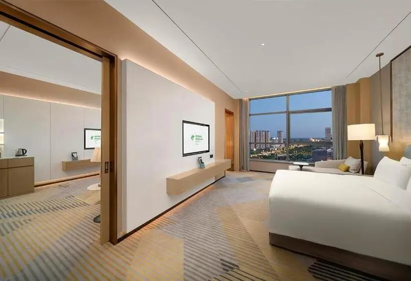 キングサイズベッドのスイートルーム, Holiday Inn Fuyang, An Ihg