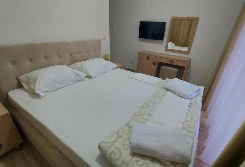 Chambre Deluxe, Kaligrosh