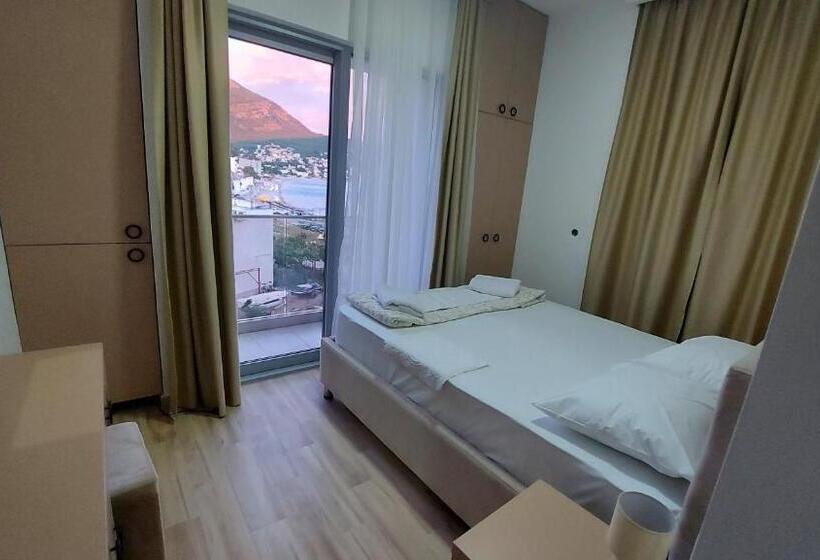 Chambre Deluxe, Kaligrosh