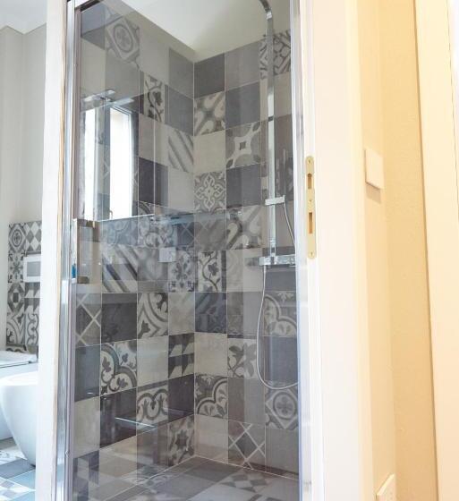 اتاق استاندارد سه تخته با سرویس بهداشتی مشترک, Meuble' 21 Di Anna