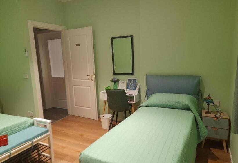 اتاق استاندارد سه تخته با سرویس بهداشتی مشترک, Meuble' 21 Di Anna