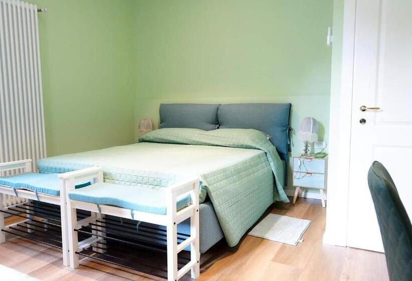 اتاق استاندارد سه تخته با سرویس بهداشتی مشترک, Meuble' 21 Di Anna