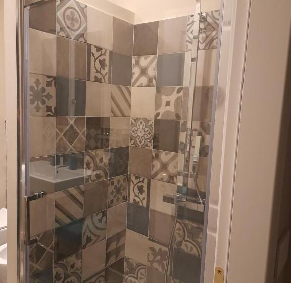 اتاق استاندارد با سرویس بهداشتی مشترک, Meuble' 21 Di Anna