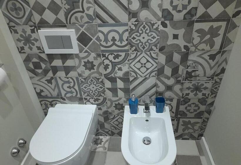 اتاق استاندارد با سرویس بهداشتی مشترک, Meuble' 21 Di Anna