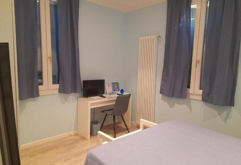 اتاق استاندارد با سرویس بهداشتی مشترک, Meuble' 21 Di Anna