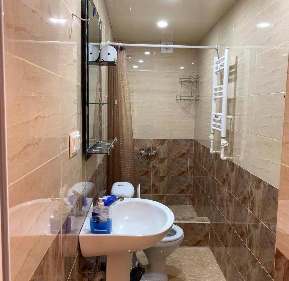 バス共有のスタンダードルーム, Mitane