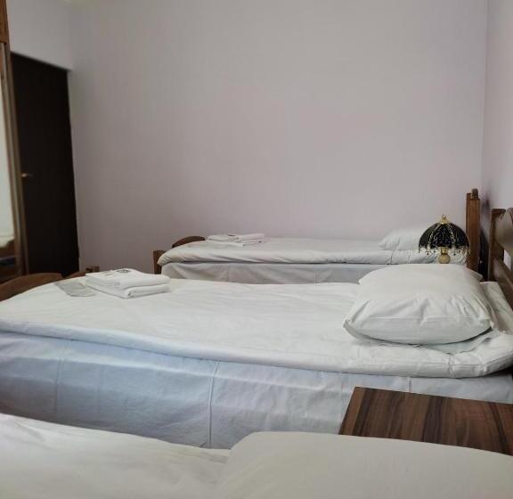 バスルーム共有のトリプルスタンダード, Mitane