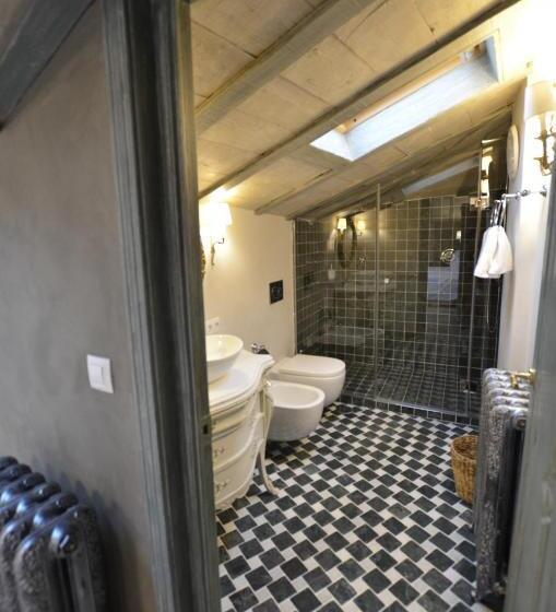 سوئیت پرزیدنت, La Corrala Del Realejo