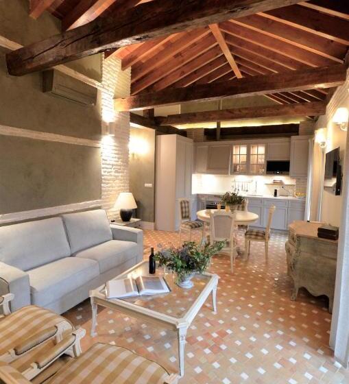 سوییت خانوادگی, La Corrala Del Realejo